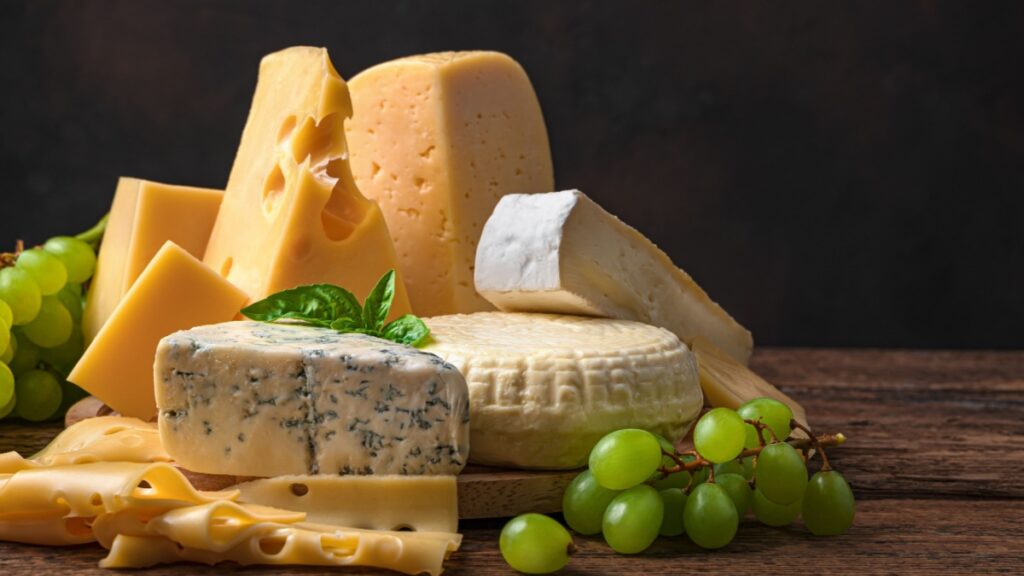 Le fromage vous aide à vieillir en bonne santé, selon une étude ! Par Eric Rafidiarimanana Une-fromage-heureux-1024x576