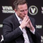 Elon Musk pensif et préoccupé lors d'une conférence VivaTech