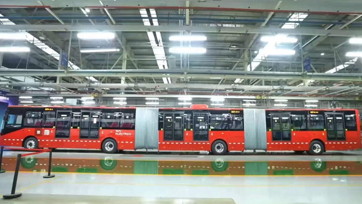 La Chine dévoile le premier bus bi-articulé 100 % électrique au monde