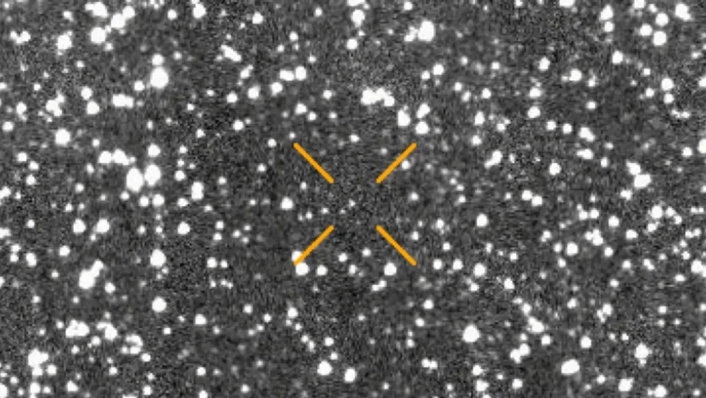 Image télescopique montrant la comète interstellaire au centre d’un champ étoilé