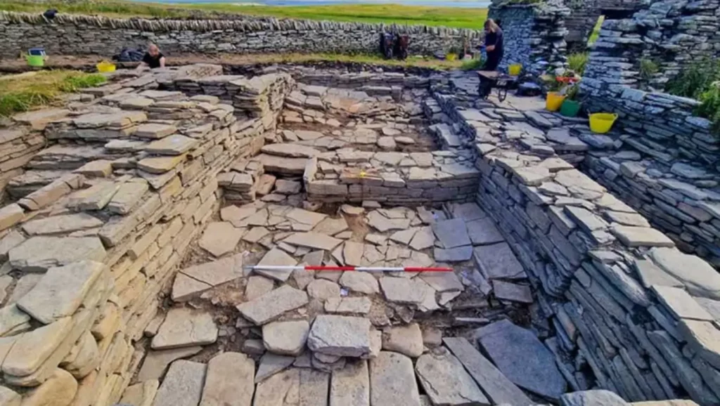 Vestiges archéologiques en pierre découverts sur l’île de Rousay, Écosse