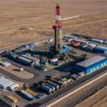 Site de forage chinois atteignant 11 000 mètres de profondeur dans le désert