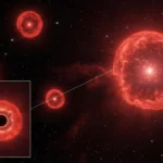 Illustration du télescope James Webb montrant les mystérieux points rouges dans l’Univers, associés à d’immenses sphères de gaz entourant des trous noirs.