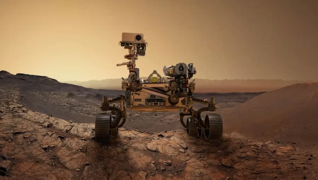 Le rover Perseverance de la NASA photographié sur le sol martien, explorant un paysage rocheux sous un ciel orangé.