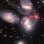 Une collision entre 5 galaxies observée par le télescope James-Webb laisse les astronomes perplexes