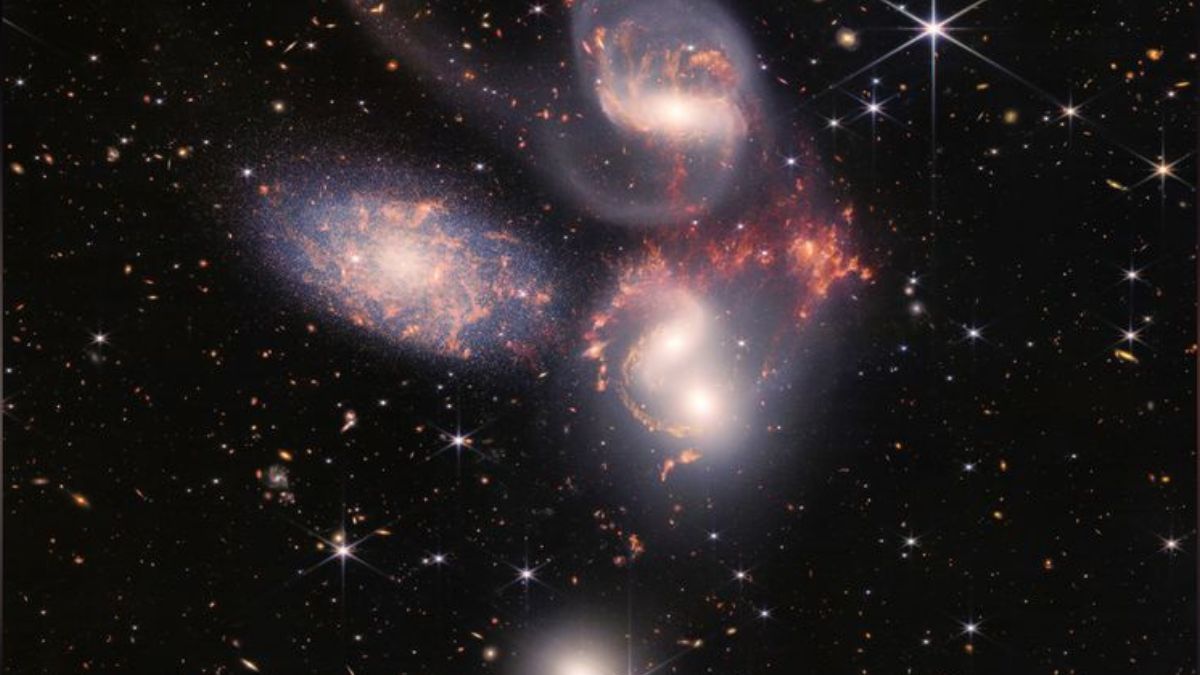 Une collision entre 5 galaxies observée par le télescope James-Webb laisse les astronomes perplexes