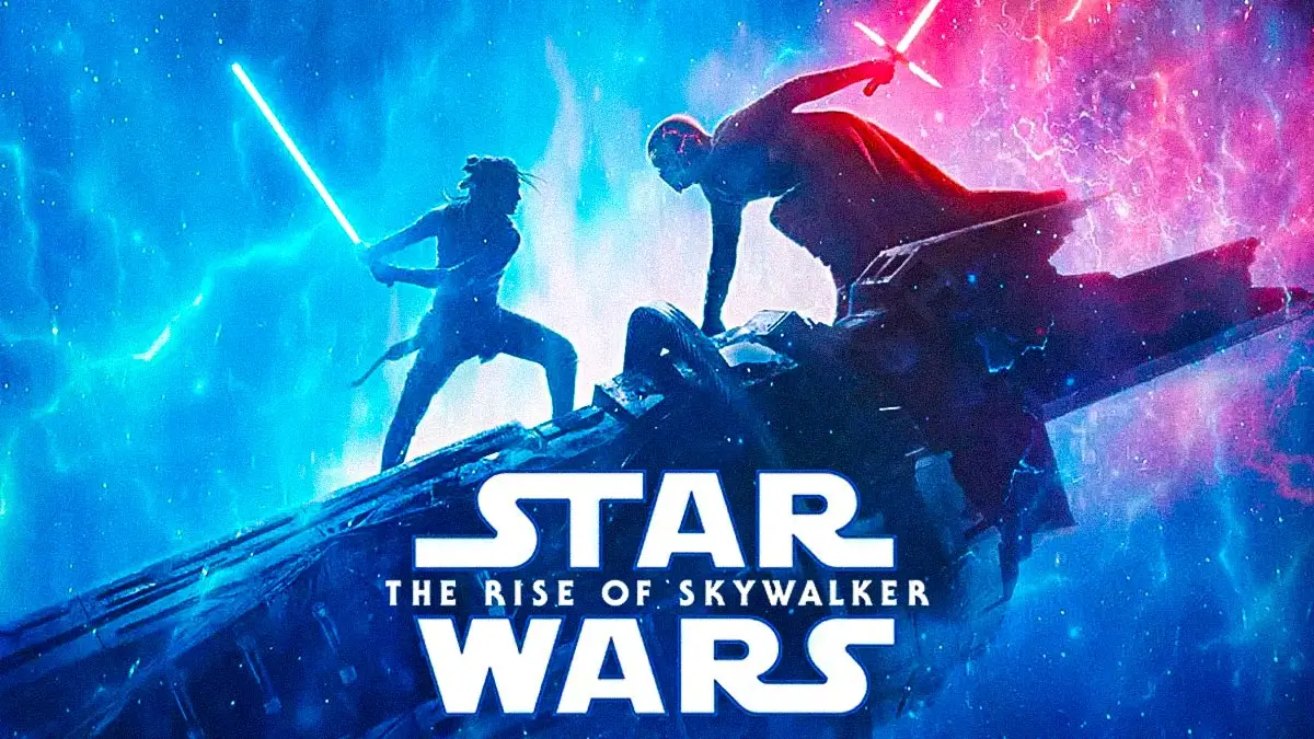 Affiche du film Star Wars: The Rise of Skywalker montrant deux personnages s’affrontant avec des sabres laser rouge et bleu sur fond cosmique.