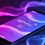 Smartphone affichant l’écran de l’application Gemini AI de Google, dans des tons violets futuristes évoquant l’intelligence artificielle.
