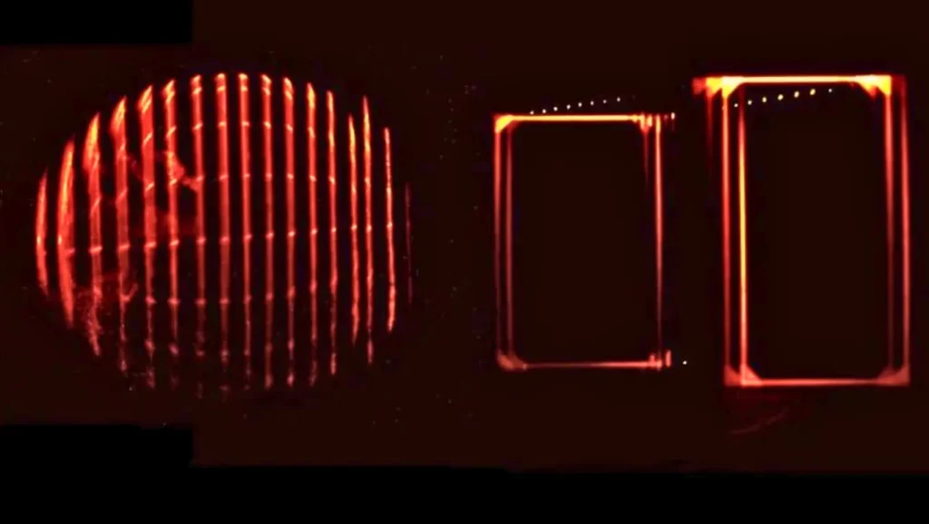 Visualisation expérimentale de la lumière en mouvement capturée grâce à une caméra ultra-rapide, montrant des motifs lumineux rouges sur fond sombre.