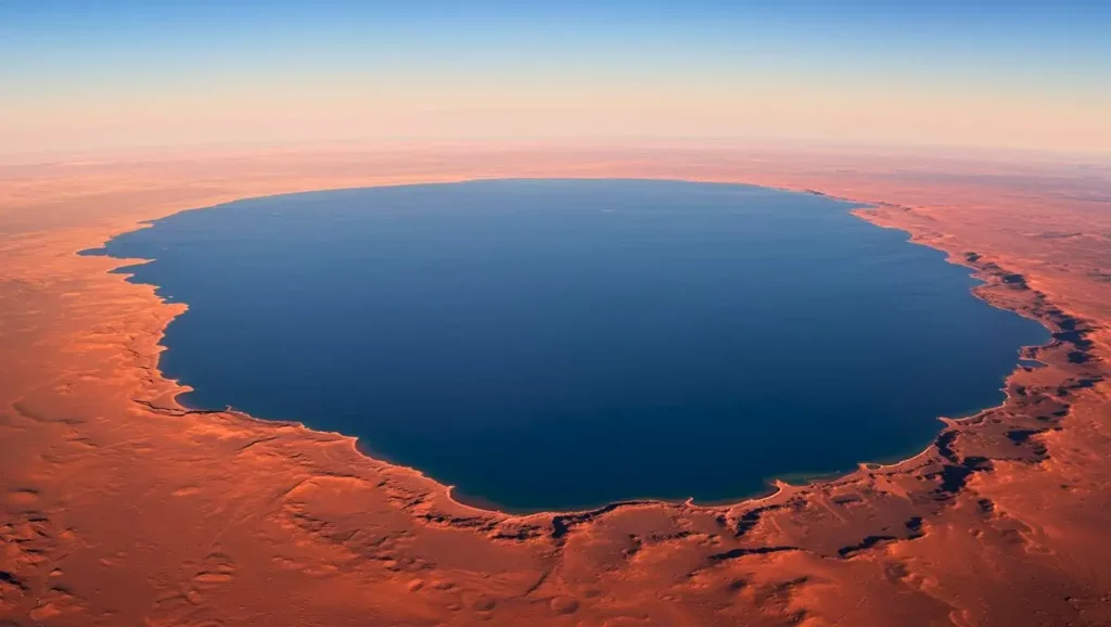 Formation géologique circulaire sur Mars ressemblant à un ancien littoral, suggérant l’existence passée d’un océan martien.