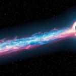 Illustration d’un trou noir supermassif en fuite dans l’espace, entouré d’un disque lumineux et traînant une longue queue de gaz colorée.