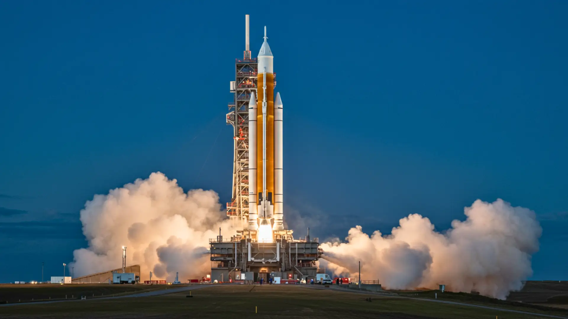 Fusée SLS de la NASA sur son pas de tir, lors d’un test précédant une mission lunaire du programme Artemis