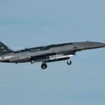 Drone Fury d’Anduril en vol, aéronef militaire autonome propulsé par intelligence artificielle