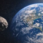 Astéroïde rocheux passant à proximité de la Terre avec un satellite en orbite dans l’espace