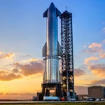 Le Starship V3 de SpaceX sur son pas de tir à Starbase au Texas au lever du soleil